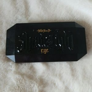 Kat Von D Shade and Light Contour Quad in Plum